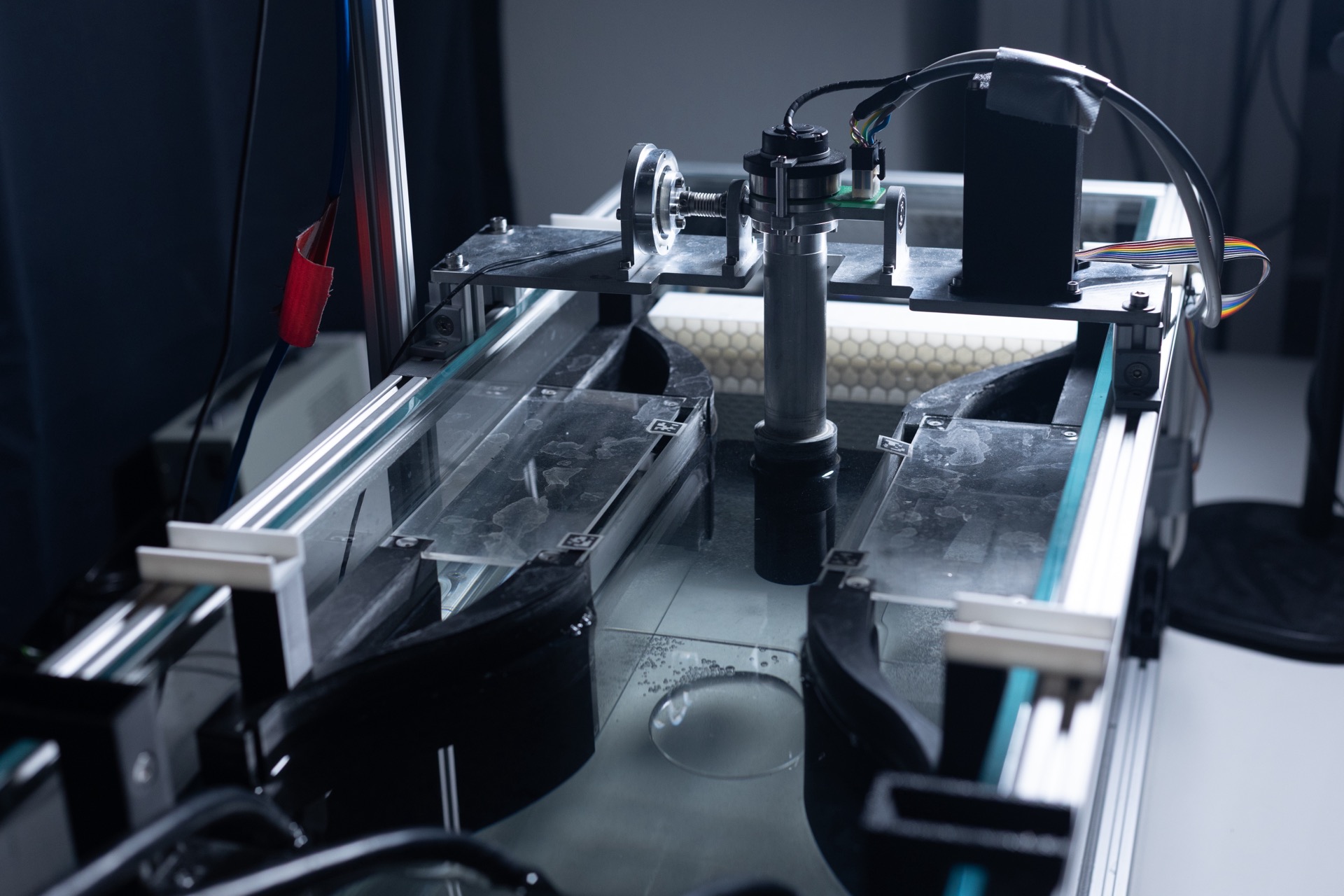 V0 test section with camera and torque sensor in ambient light