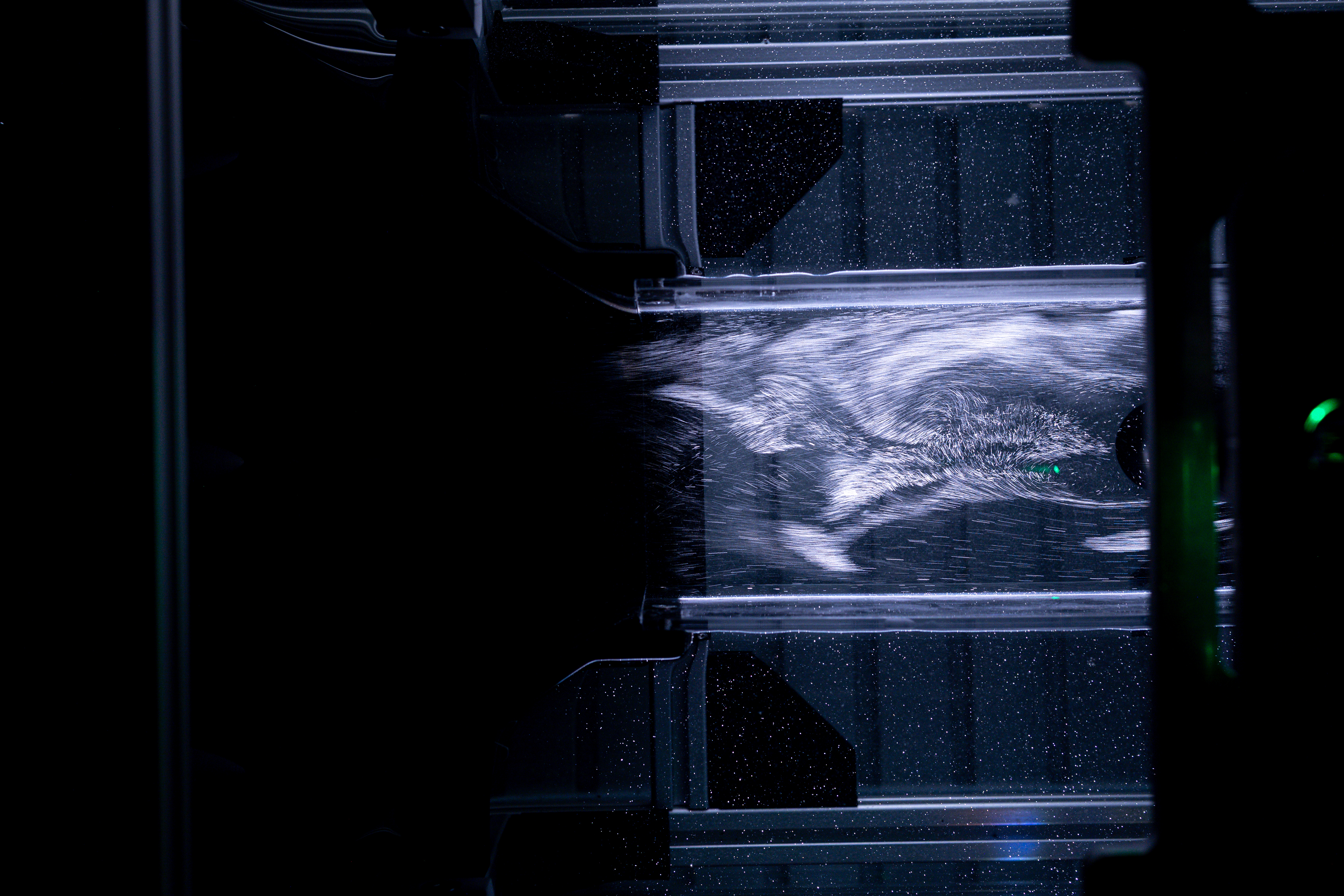 V1 dye visualization of vortex shedding behind a cylinder
